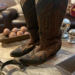 Corral 7.5 Brown/black distressed leather with Eagle inlay